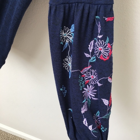 sweater - Picture 3 of 7